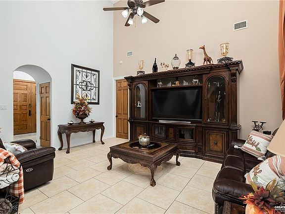 3rd image of 3608 San Daniel