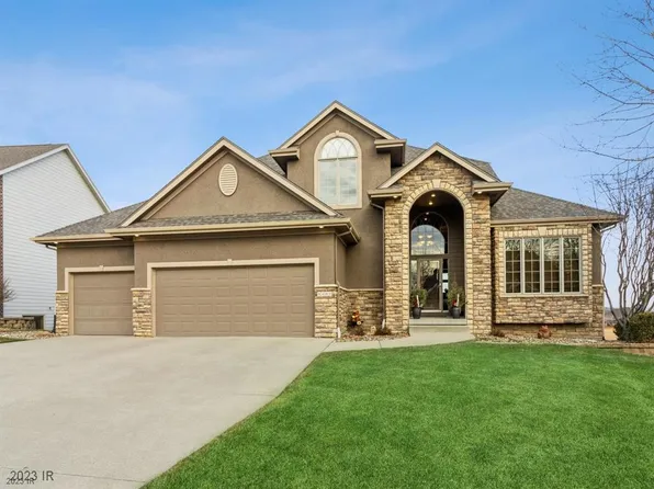 9401 Enfield Dr, Johnston, IA 50131