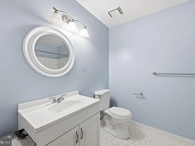 933 Hillside Lake Ter #110 — Photo 21