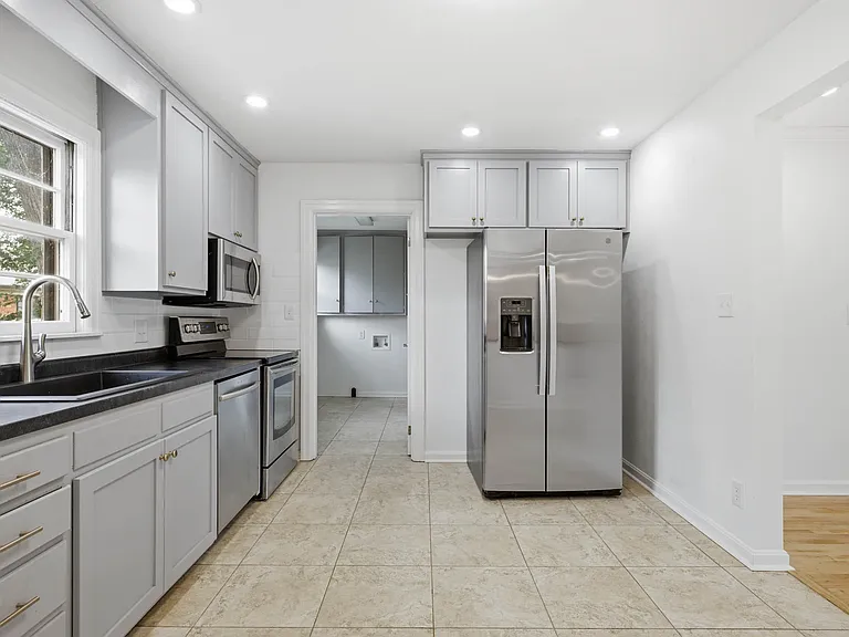 2037 Griffith Ave — Photo 11