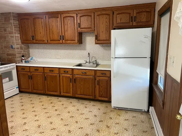 3 Cherry St, Ware, MA 01082