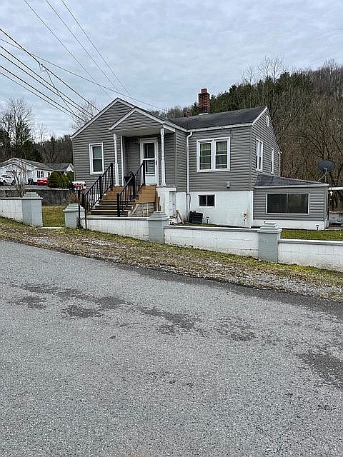 1st image of 102 Willow Ave