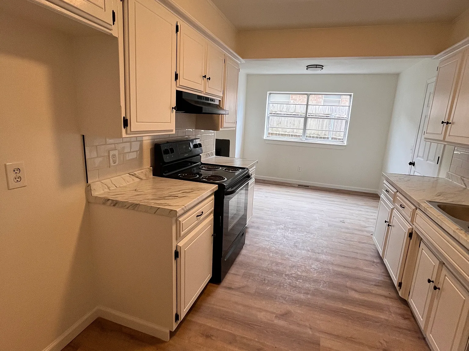 3 bed, 1.5 bath, 1192 sqft, $1,650 — Photo 3