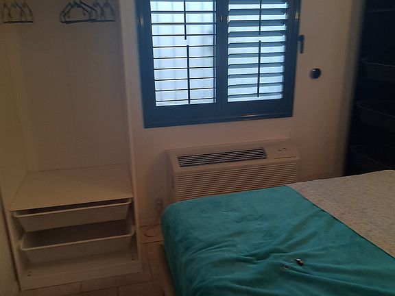 2nd image of 4955 Jeffreys St