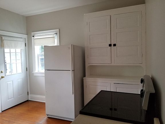 4th image of 31 Glenwood Dr