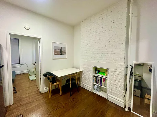 Rented by Bond New York | media 7