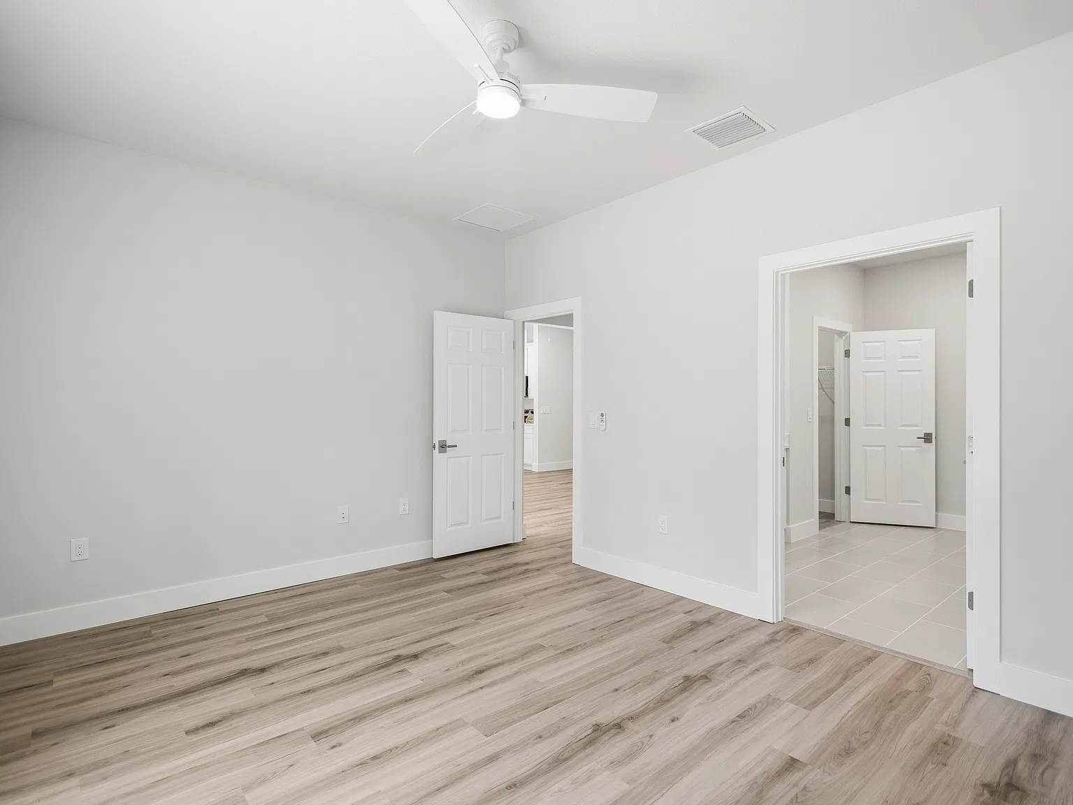 6390 W Oak Park Blvd — Photo 4