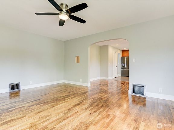 4th image of 1727 Conger Avenue NW