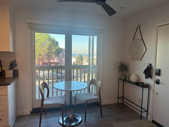 3rd image of 944 Monterey Blvd #2