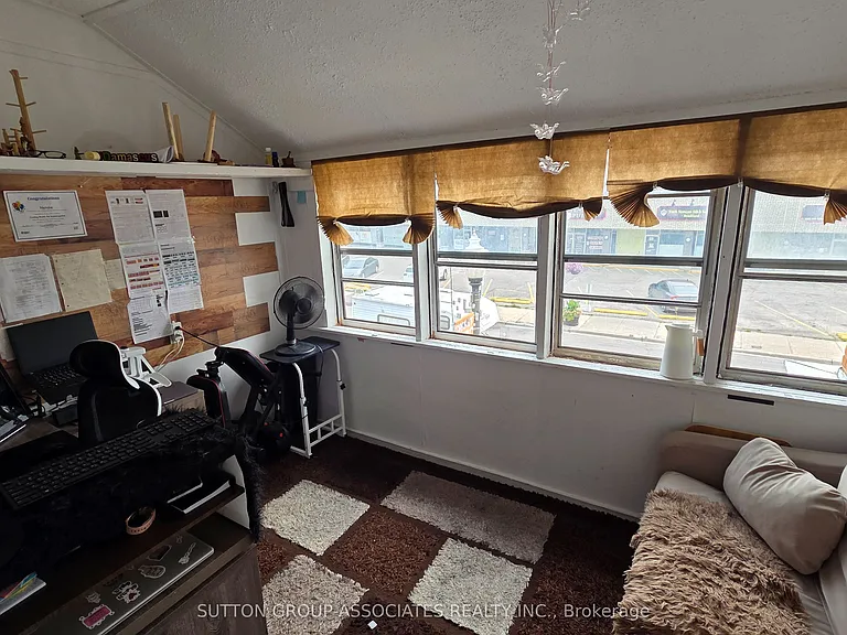 65 Holland St W #3 — Photo 11