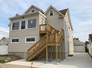 31 Radcliffe Rd, Island Park, NY 11558