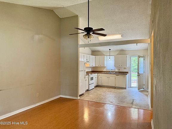 3rd image of 1508 Princeton Ln #A