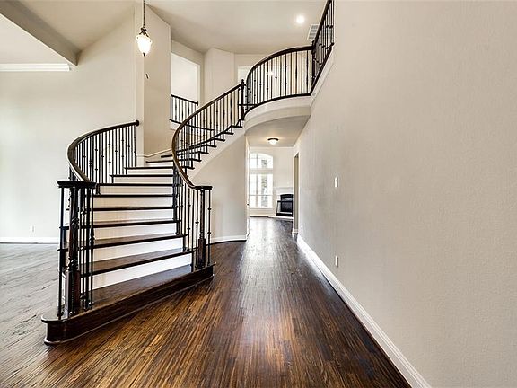 3rd image of 809 Windy Hill Dr