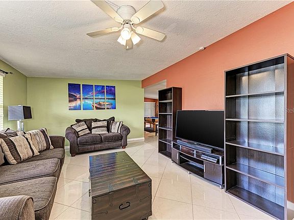 4th image of 3002 Oxford Dr W
