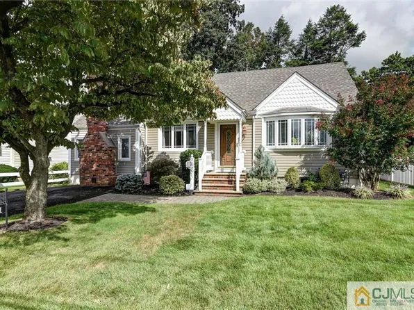 121 Madison Dr, South Plainfield, NJ 07080