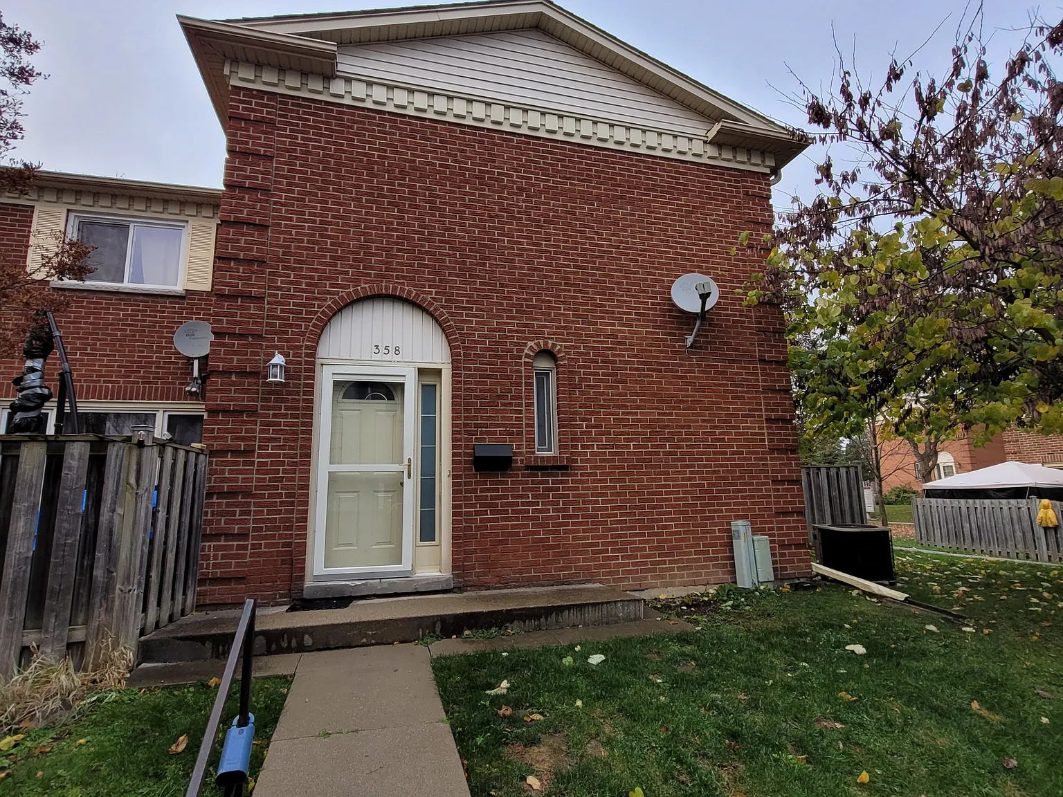 3 bed, $2,200 — Photo 1