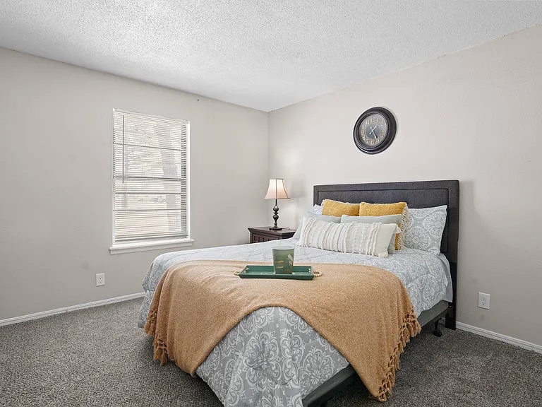 Diamond Lake Apartments — Photo 10