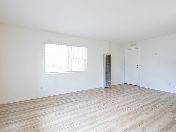 5th image of 4742 35th St #7