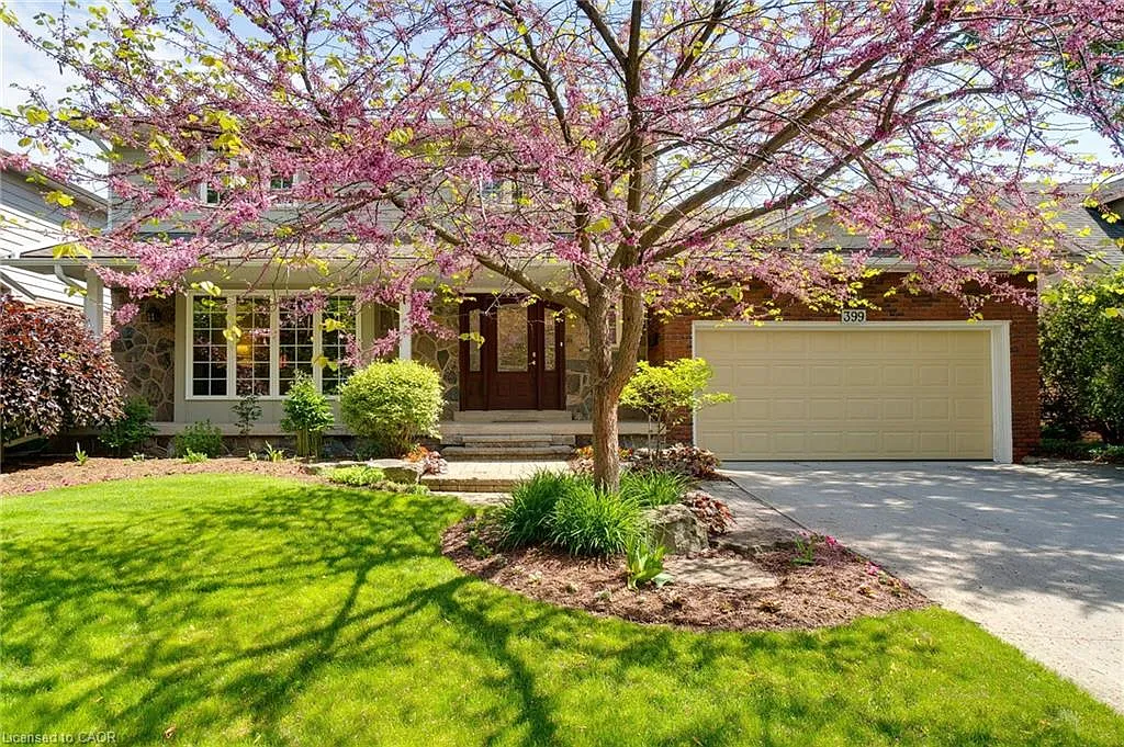 399 Goodram Dr photo 1