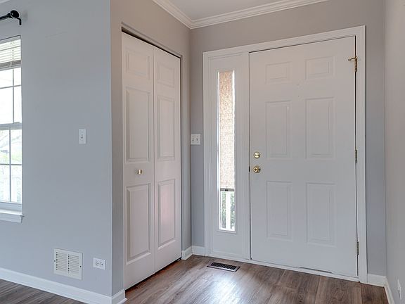 4th image of 1044 Martingale Ln