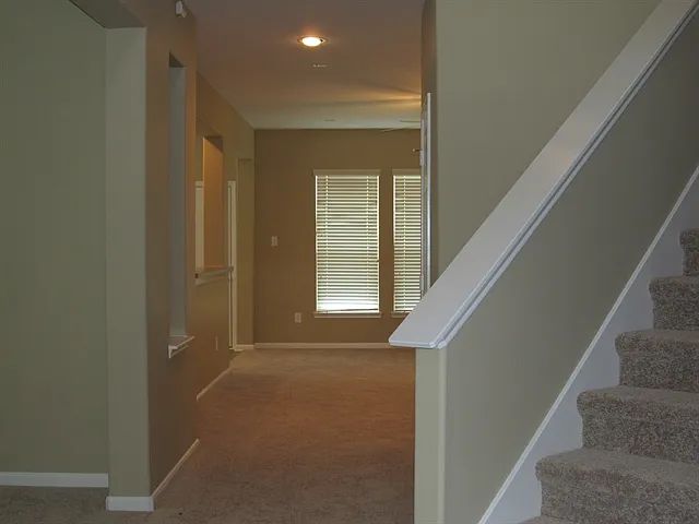 5 bed, 3.5 bath, 3022 sqft, $2,795 — Photo 2