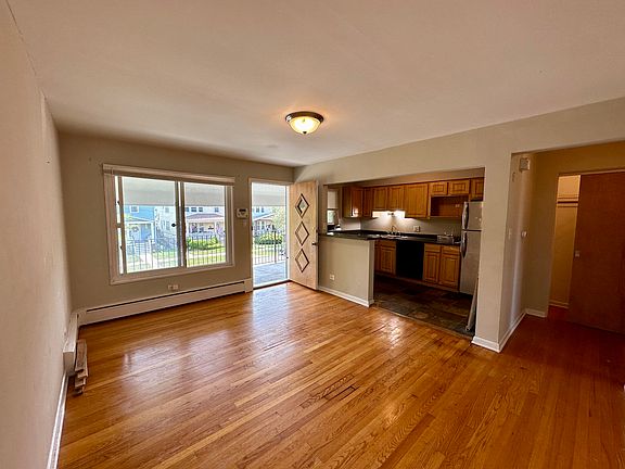 3rd image of 7224 W Palatine Ave