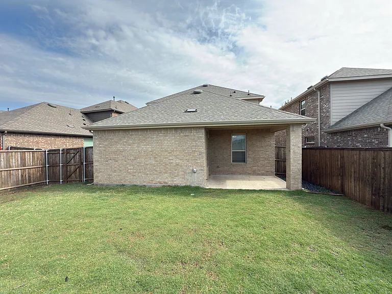 612 Liliana Ln — Photo 18