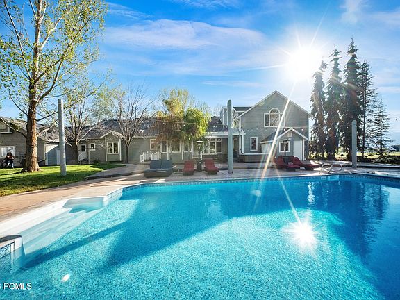 2nd image of 1910 E Creekside Ct