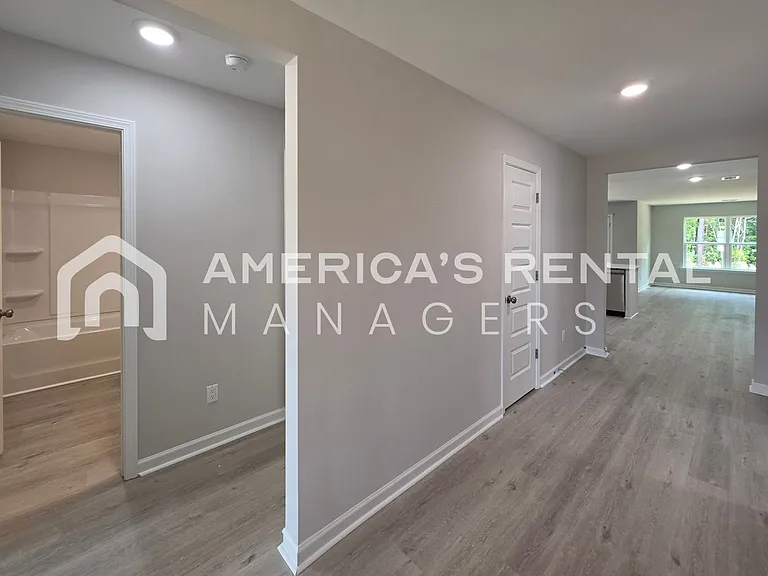10319 Squires Way — Photo 7