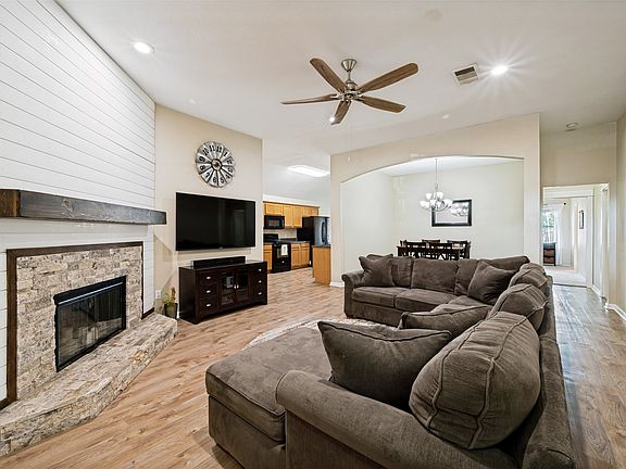 4th image of 2821 Watercress Dr