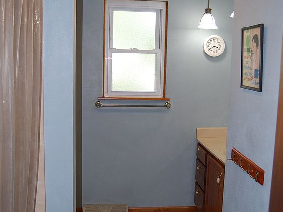 Upper level bathroom