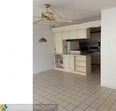 5th image of 4630 Poinciana St APT 1J