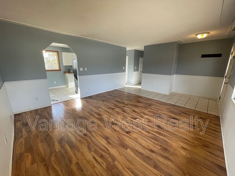 2433A Sexsmith Rd — Photo 3