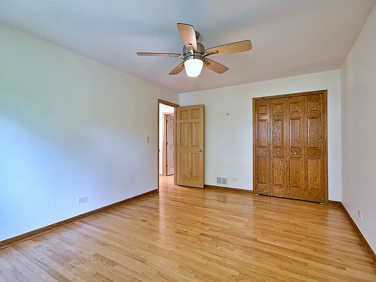 2360 N Drury Ln — Photo 18