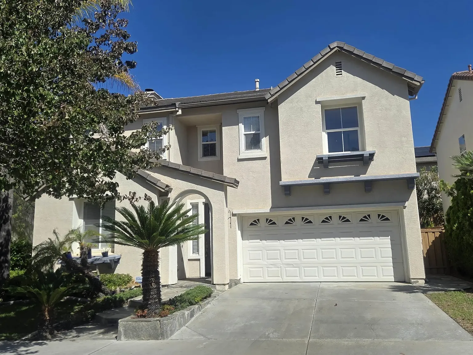 3 bed, 3.0 bath, 2092 sqft, $4,600 — Photo 1