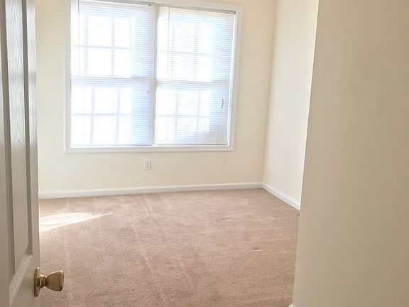 4th image of 104 Willard Way