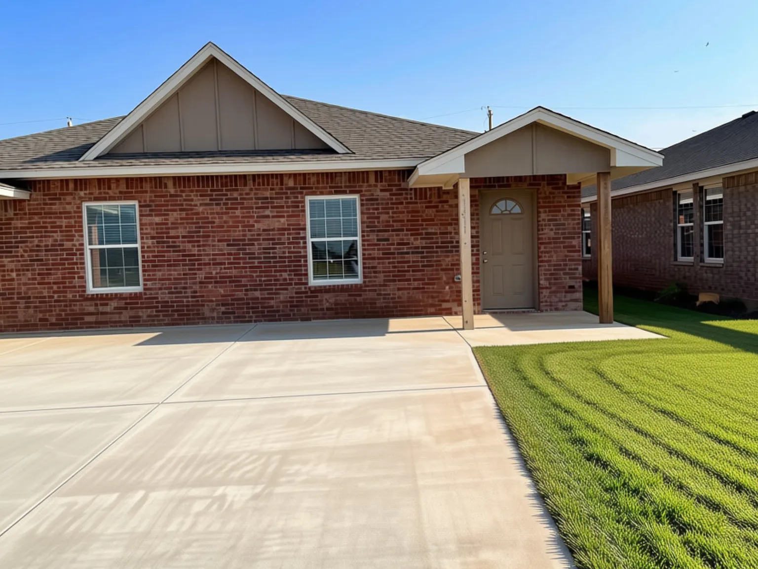 3 bed, 1200 sqft, $1,300 — Photo 2