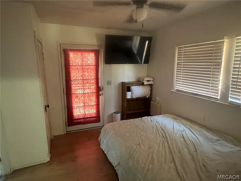 208 E Mountain View Blvd — Photo 8