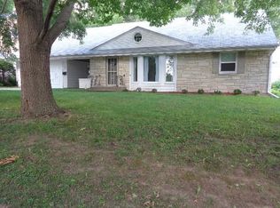 111 N Oak Knolls Ave, Rockford, IL