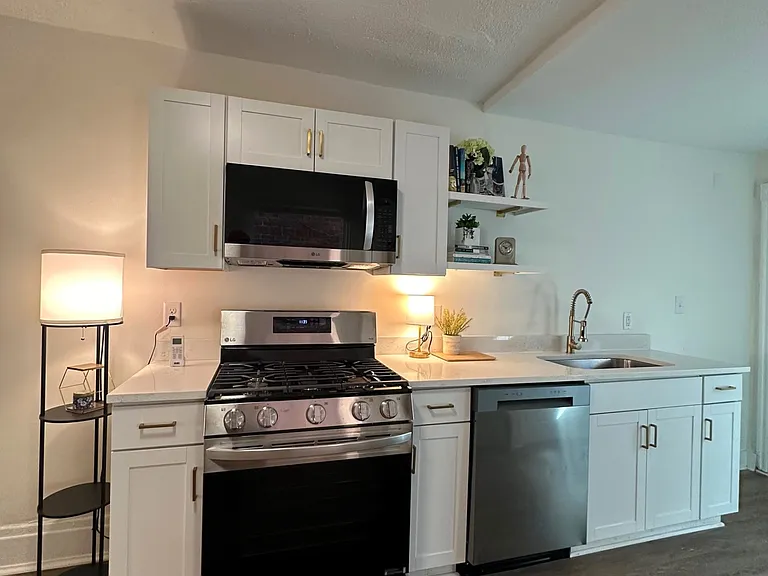 3203 Ellwood Ave #A — Photo 8