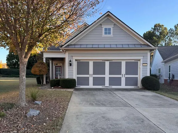 6303 Rockpoint Ln, Hoschton, GA 30548