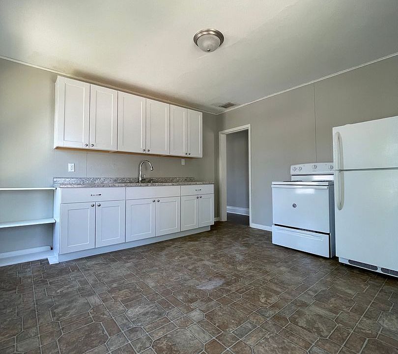 2nd image of 1715 Wood St #1717