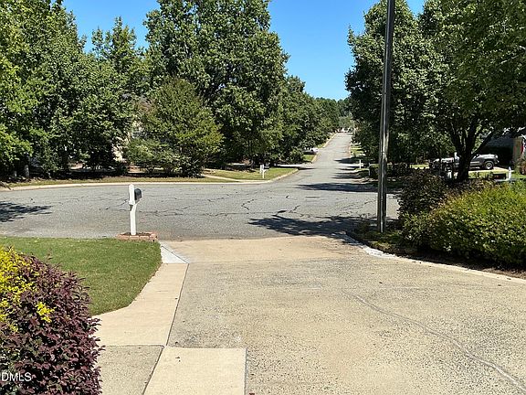 5th image of 9 Wavecrest Ct
