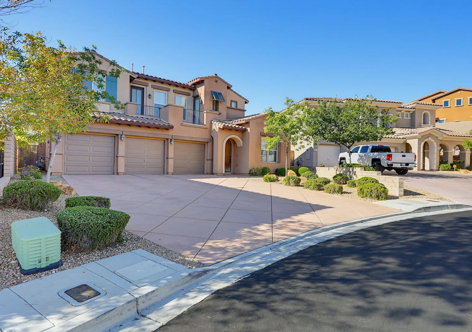 Beautiful Summerlin Paseos Home With 1st Floor Primary Suite — Photo 3