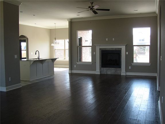 3rd image of 4305 SW Hollyhock St