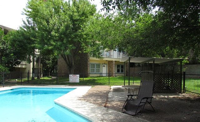 1st image of 700 Sunset Dr APT 103