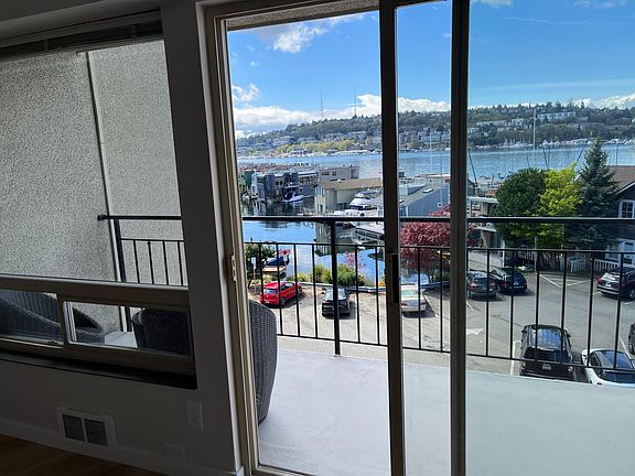 3rd image of 2714 Fairview Ave E APT 304