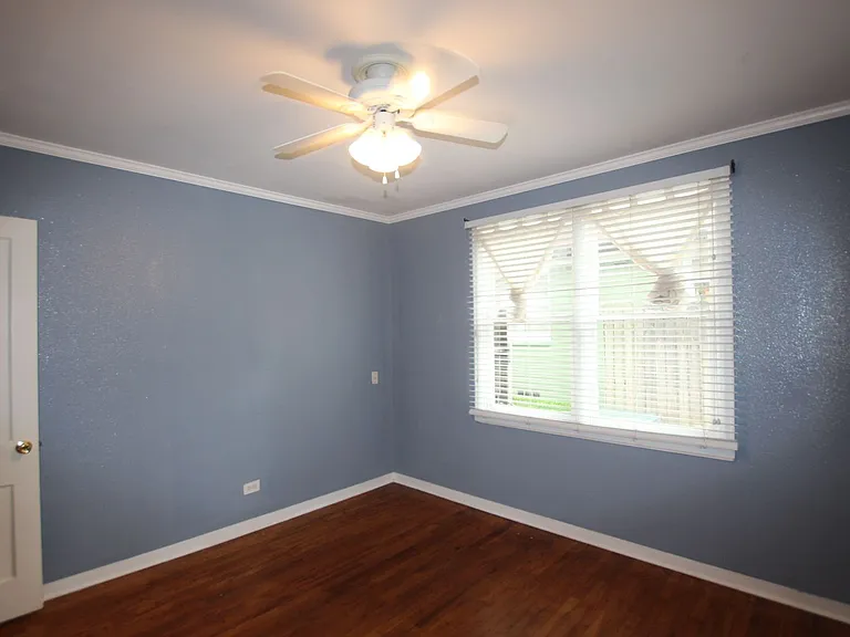 518 W Rusk St — Photo 17