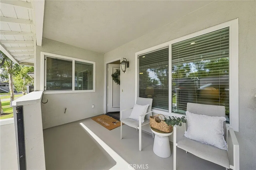 2 bed, 888 sqft, $3,000 — Photo 2