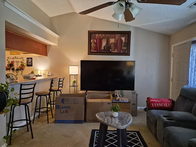 4694 Greenlaw Dr — Photo 5